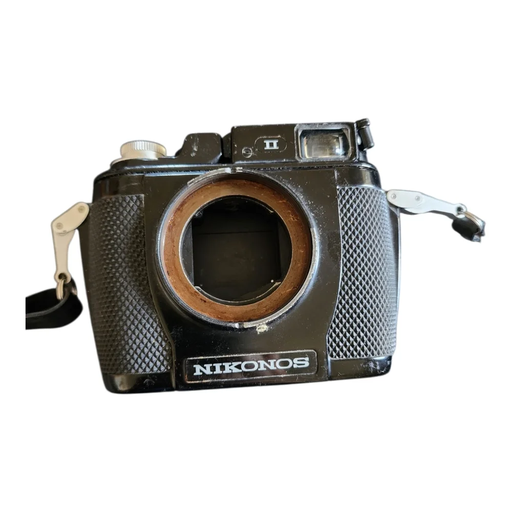 Nikon Nikonos II Underwater 35mm Film Camera w W-Nikkor 35mm f/2.5 Lens V25 Case
